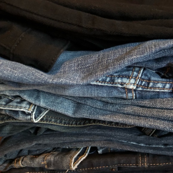 Stack of 6 pair of men’s jeans in excellent condition. - Picture 7 of 16